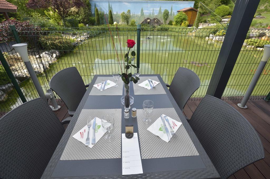 Hotel Aster Restaurant Aux Arcades Briey Exterior foto