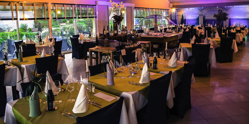Hotel Aster Restaurant Aux Arcades Briey Exterior foto
