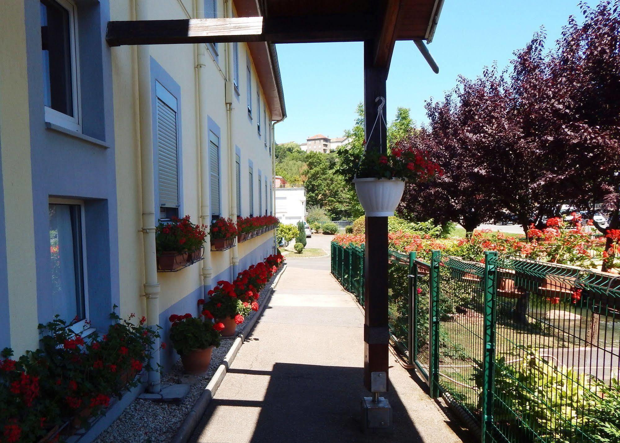 Hotel Aster Restaurant Aux Arcades Briey Exterior foto