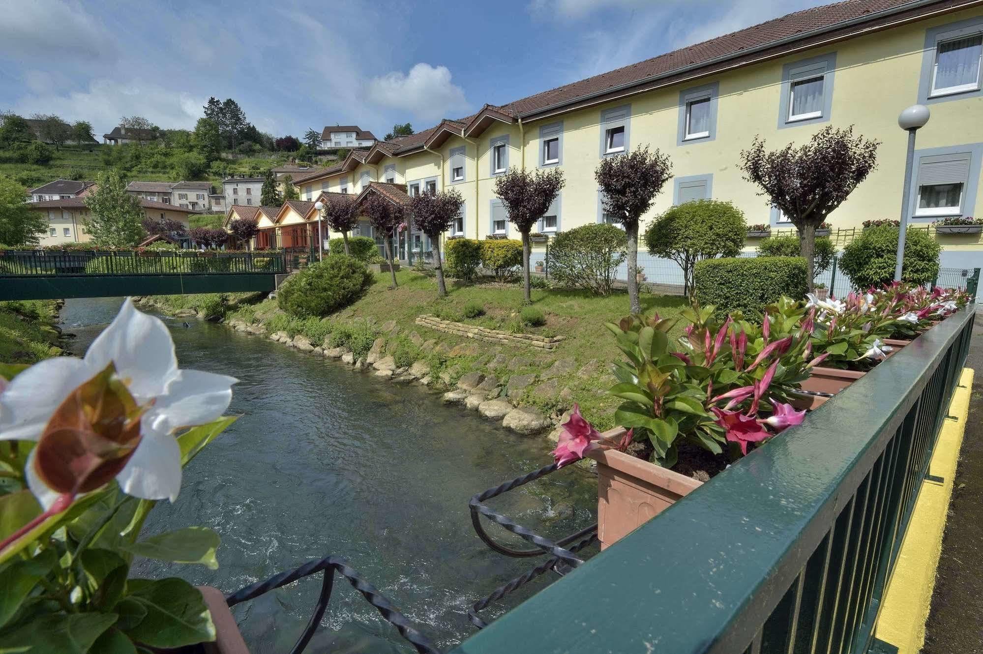 Hotel Aster Restaurant Aux Arcades Briey Exterior foto