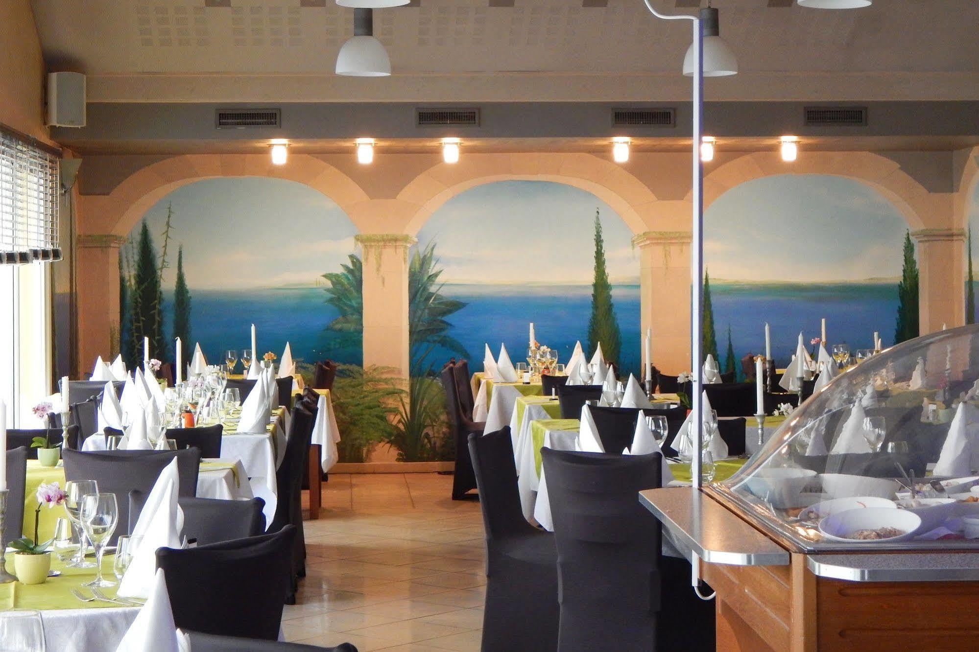 Hotel Aster Restaurant Aux Arcades Briey Exterior foto
